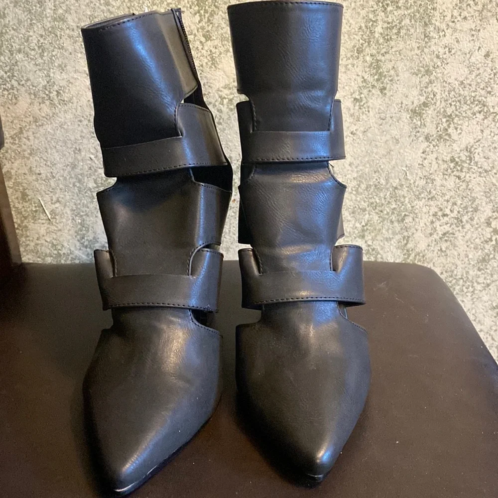 Shoes - Picture 1 of 3